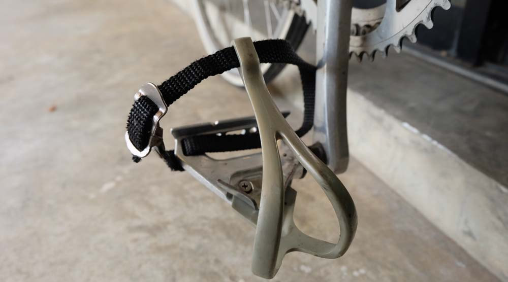 Toe clip pedals on a bike crank